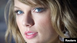 Taylor Swift enfrentará la falsificación de productos con su nombre en China.