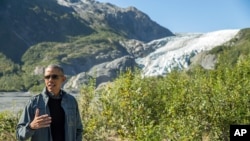 奧巴馬親往阿拉斯加冰川