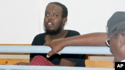 Hassan Hanafi Haji sits inside Mogadishu's military court during a hearing for his alleged role in the killings of Somali journalists, in Mogadishu, Somalia, March, 3, 2016. 