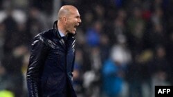 L'entraîneur français du Real Madrid, Zinedine Zidane lors du quart de finale de la Ligue des champions entre la Juventus et le Real Madrid au stade Allianz de Turin, le 3 avril 2018