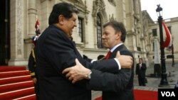 El presidente peruano Alan García y el presidente electo de Colombia, Juan Manuel Santos, durante su encuentro en Lima.