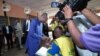 Patrice Talon dans un bureau de vote, à Cotonou, Bénin, le 29 avril 2019. (VOA/Ginette Fleure Adandé)