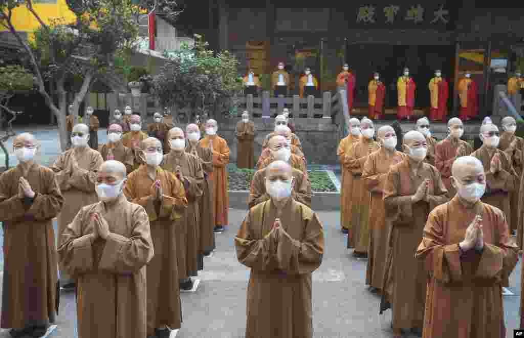 Monks and nuns pray together during Buddha&#39;s Birthday celebrations at the Lin Chi Temple in Taipei, Taiwan.