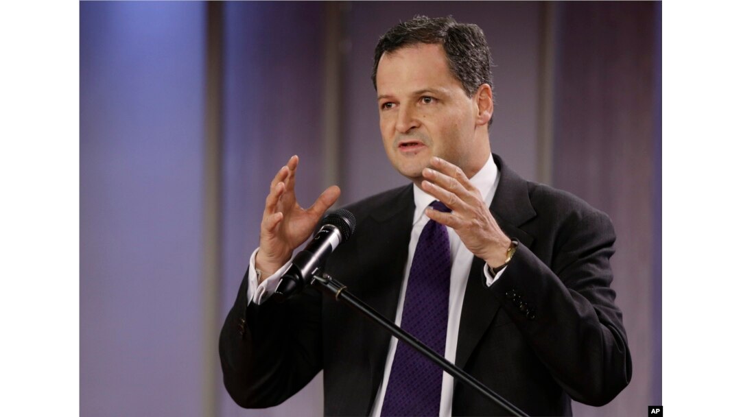 Colombia's Peace Commissioner Sergio Jaramillo talks during a press conference in Bogota, Colombia, Sept. 28, 2015.