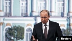 Tổng thống Nga Vladimir Putin nói chuyện tại Diễn đàn Kinh tế Quốc tế