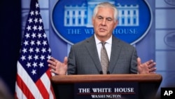 وزیر خارجه آمریکا روز دوشنبه در جلسه نشست خبری سخنگوی کاخ سفید با خبرنگاران حضور یافت و درباره «فشار حداکثری» بر کره شمالی توضیح داد. 