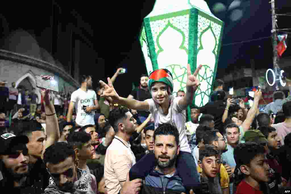غزہ میں لوگ سڑکوں پر نکل آئے اور انہوں نے ریلیاں بھی نکالیں۔