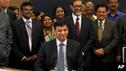 Reserve Bank of India’s (RBI) newly appointed governor Raghuram Rajan takes charge at the RBI headquarters in Mumbai, India, Sept. 4, 2013. 