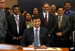 Reserve Bank of India’s (RBI) newly appointed governor Raghuram Rajan takes charge at the RBI headquarters in Mumbai, India, Sept. 4, 2013.