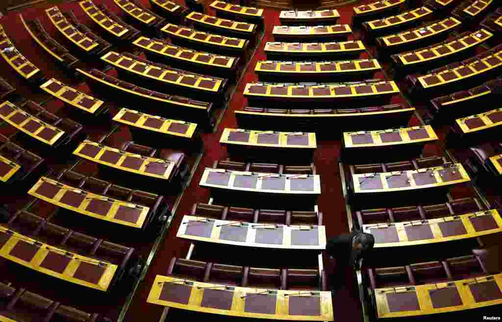 The last of 300 lawmakers departs from the main parliament hall after the last round of a presidential vote in Athens, Dec. 29, 2014.&nbsp;