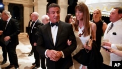 Trump hizo los comentarios en su club Mar-a-Lago, donde cientos de invitados se reunieron en el gran salón de baile. El evento contó con famosos del cine como Sylvester Stallone y el modelo Fabio.