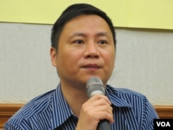 中国六四民运领袖、华人民主书院董事会主席王丹(美国之音张永泰拍摄)