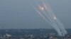 Roket-roket ditembakkan dari Gaza ke arah Israel, di Gaza, 5 Mei 2019. (Foto: Reuters)
