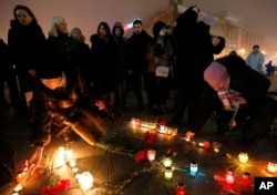People light candles on Independence Square in Kiev in solidarity with the victims of a rocket attack on the coastal city of Mariupol, Ukraine, Jan. 24, 2015.