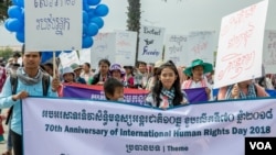 FILE: Civil Society groups, unionists, activists, and Cambodian citizens joined the celebration of the 70th Anniversary of the Universal Declaration of of Human Rights, in Phnom Penh, in Phnom Penh, on December 10, 2018. (Aun Chhengpor/ VOA Khmer)