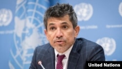 聯合國特別報告員維克托·馬德里加爾- 博爾洛斯10月25日向記者做簡要報告。
