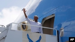 2016年9月2日美国总统奥巴马在夏威夷登上空军1号前往中国参加二十国峰会。