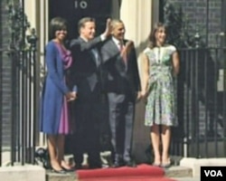 Britanski premijer David Cameron i predsjednik SAD Barack Obama sa suprugama ispred premijerske rezidencije u Downing Streetu