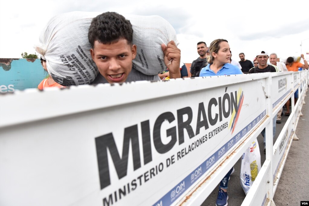 Cúcuta es la ciudad donde miles de migrantes venezolanos obtienen alimentos, medicinas y otros productos básicos que ya no están disponibles en Venezuela. (Foto: Diego Huertas)