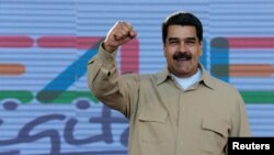 Presiden Venezuela, Nicolas Maduro saat bertemu dengan pendukungnya di Caracas, 31 Maret 2017. (Foto: Miraflores Palace/Handout)