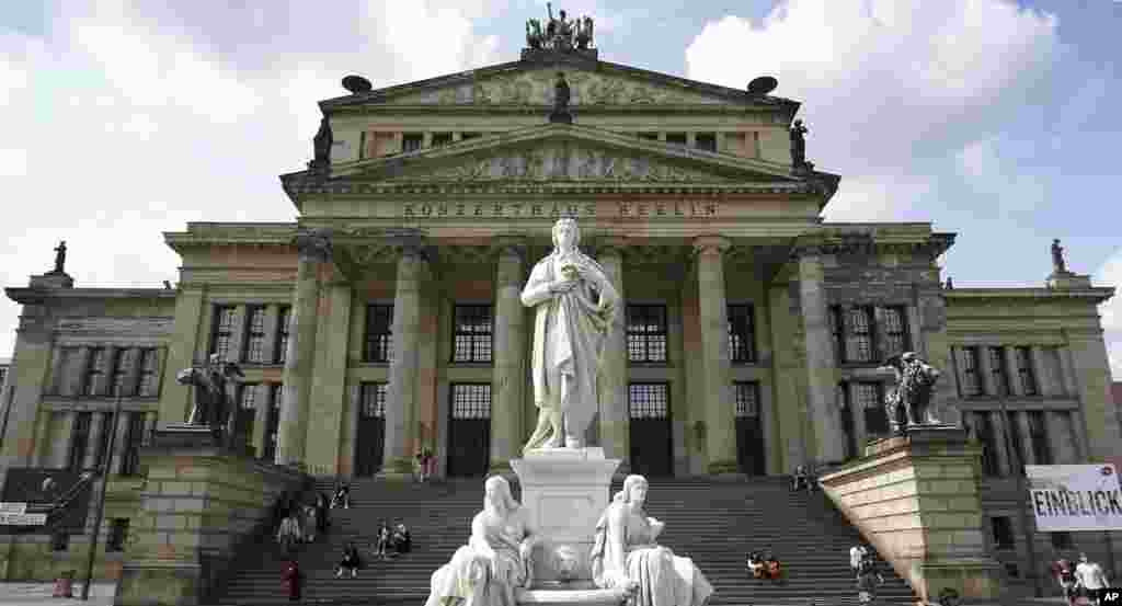 مجسمه شاعر و نمایشنامه نویس آلمانی فریدریش شیلر در&nbsp; آلمان