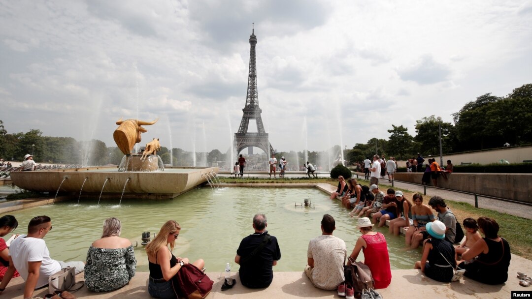 Paris menjadi kota termahal, berbagi posisi dengan dua kota di Asia.