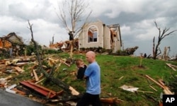 Des scènes des destruction à perte de vue