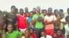 Ouvinte moçambicano cria time de futebol para oferecer uma opção gratuita e saudável de entretenimento para jovens