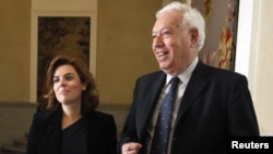 Tanto el canciller José Manuel García-Margallo, como la vicepresidenta del Gobierno, Soraya Sáenz de Santamaría, han rechazado suavizar la política de la UE con Cuba.
