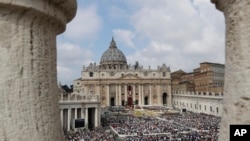 A view of St. Peter's Square during Easter Mass at the Vatican, April 16, 2017. 