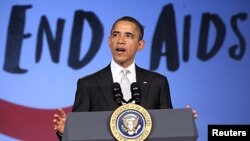 Rais wa Marekani, Barack Obama akihutubia siku ya ukimwi duniani Disemba Mosi 2011 katika chuo kikuu cha George washington mjini Washington DC