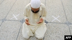 اسلام آباد کې لمونځ کوونکو ته ویل شوي چې په مسجدونو کې به د خپلو ترمنځ فاصلې ساتي