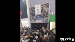 তসলিমা নাসরিনের বই রাখা নিয়ে একুশে বইমেলায় সব্যসাচী প্রকাশনীর স্টলে উত্তেজনাকর পরিস্থিতি। ১০ ফেব্রুয়ারি, ২০২৫।