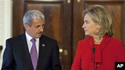 Secretary of State Hillary Rodham Clinton (r) holds a news conference with Slovakia's Foreign Minister Mikulas Dzurinda at the State Department in Washington, 19 Oct 2010