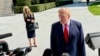 Президент США Дональд Трамп під час спілкування з журналістами у вівторок, 13 жовтня 2026 року. Фото Michael Lipin (VOA)/Голос Америки 