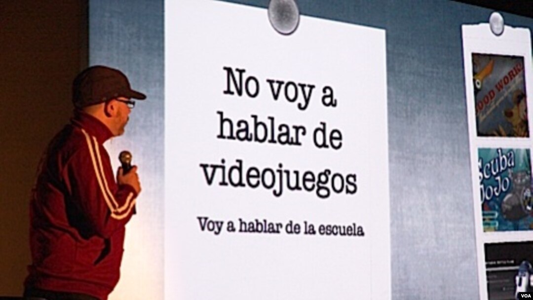 Gonzalo Frasca, diseñador de videojuegos, presentó una idea de cómo hacer que los niños no se aburran en la escuela.