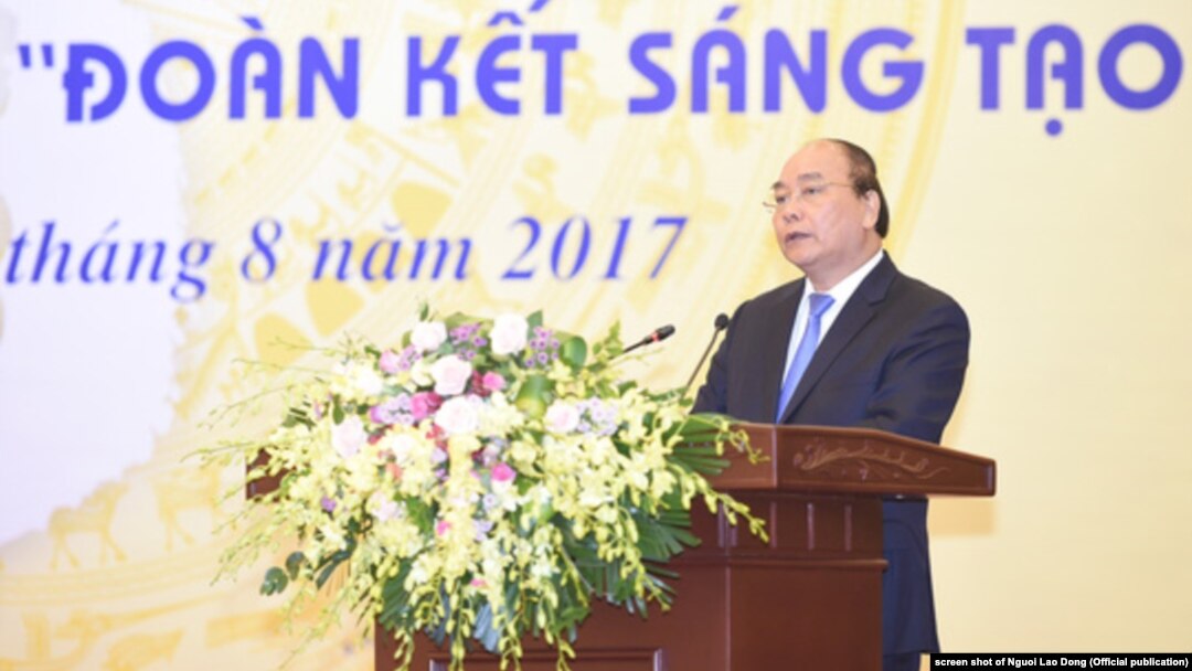 Thủ tướng Nguyễn Xuân Phúc tại lễ công bố "Sách Vàng Sáng tạo Việt Nam năm 2017", Hà Nội, 28/8/2017