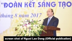 Thủ tướng Nguyễn Xuân Phúc tại lễ công bố "Sách Vàng Sáng tạo Việt Nam năm 2017", Hà Nội, 28/8/2017