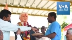 En Inde, un fan vénère la statue de Trump