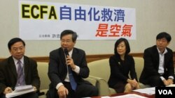 台灣在野黨台聯黨立委許忠信召開有關ECFA的記者會。 