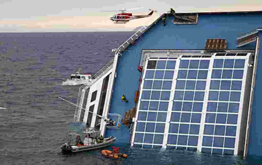 El crucero, de 290 metros de eslora y 13 niveles de cubierta, una vez encallado en aguas, habría comenzado a ladearse tan rápidamente que no hubo tiempo de utilizar muchos botes salvavidas.