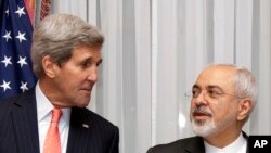 John Kerry y Mohammad Javad Zarif durante las conversaciones nucleares en Suiza.