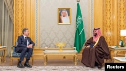 Reunión del secretario de Estado, Antony Blinken con el príncipe de Arabia Saudita Mohammed bin Salman, in Riyadh, el 5 de febrero de 2024.