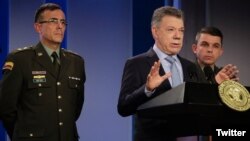 El presidente de Colombia, Juan Manuel Santos, acompañado de altos mandos de su gobierno denunció un presunto plan de su homólogo Nicolás Maduro para traer colombianos a votar el domingo en las elecciones presidenciales de Venezuela.