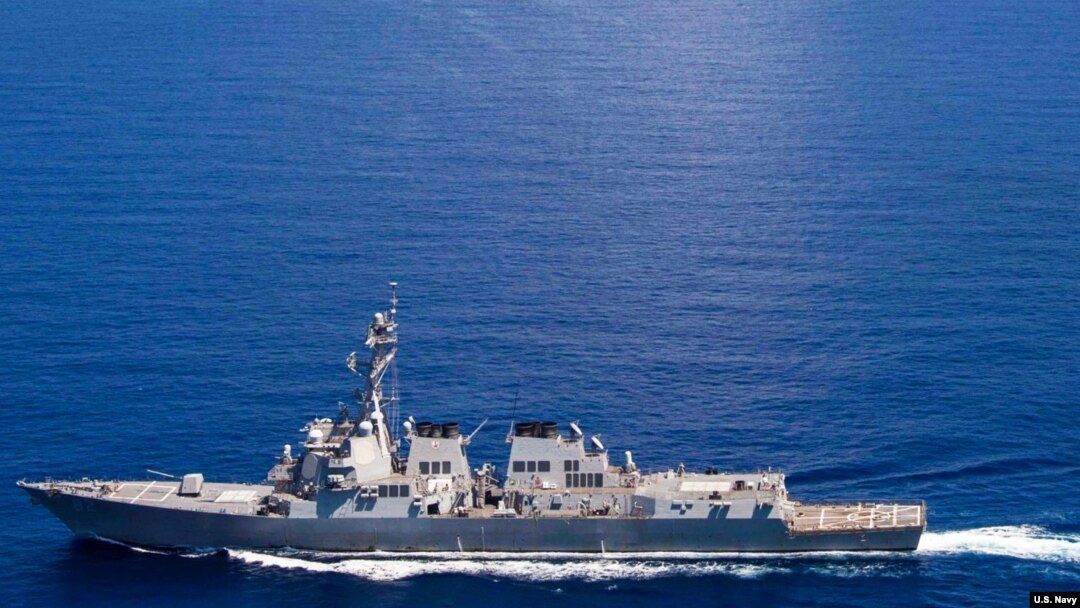 Chiến hạm USS Lassen trang bị tên lửa dẫn đường hoạt động trong vùng biển quốc tế ở Biển Đông.