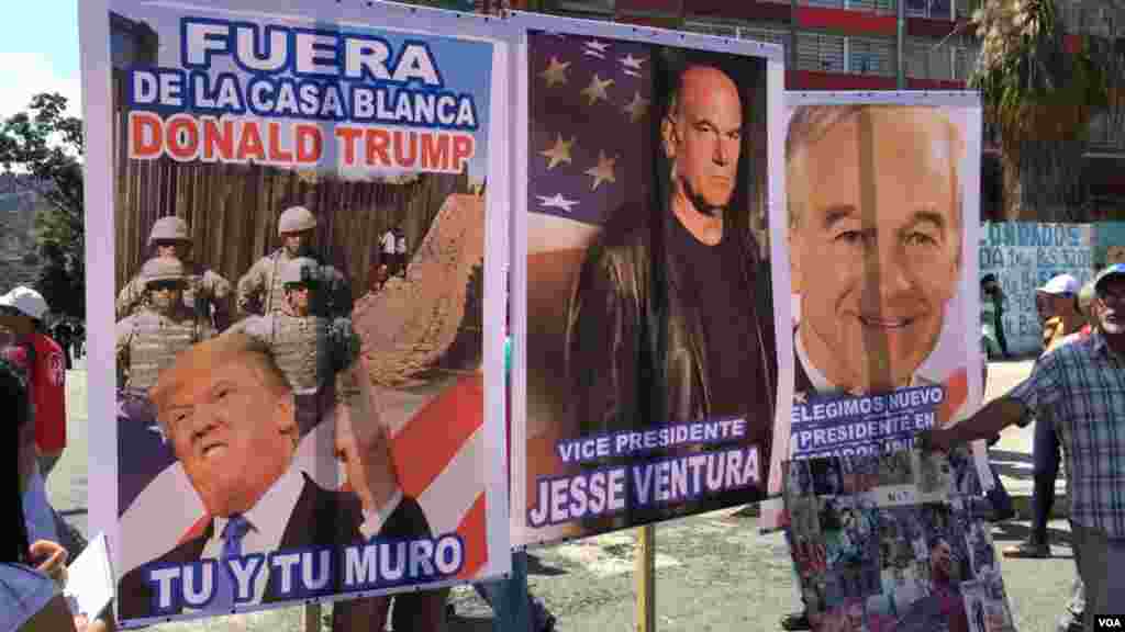 Muchos de los manifestantes pro Maduro estaban acompañados de pancartas con fotos del presidente en disputa&nbsp;y del fallecido Hugo Chávez. Incluso, con algunas en contra del presidente estadounidense Donald Trump. 