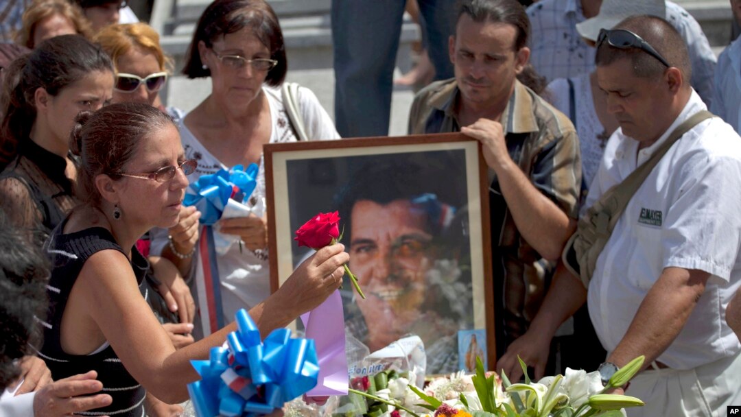 Funerales de Oswaldo Payá en el cementerio de La Habana. Los senadores han pedido a la CIDH investigar su muerte.