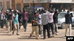 Des manifestants soudanais à Khartoum, le 7 février 2019.