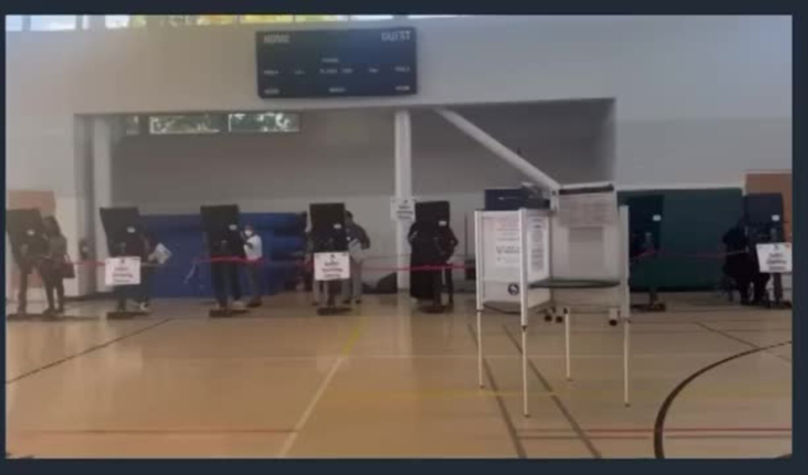 Vanhu vachivhota muWashington, DC muSarudzo dzemuAmerica neChipiri Masikati. Vavhoti vanotarisirwa kuwanda Manheru Vapedza maBasa