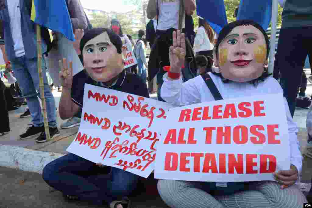 ရန်ကုန်မြို့ မြေနီကုန်းအနီး စစ်အာဏာဆန့်ကျင်ဆန္ဒပြ မြင်ကွင်း။ 